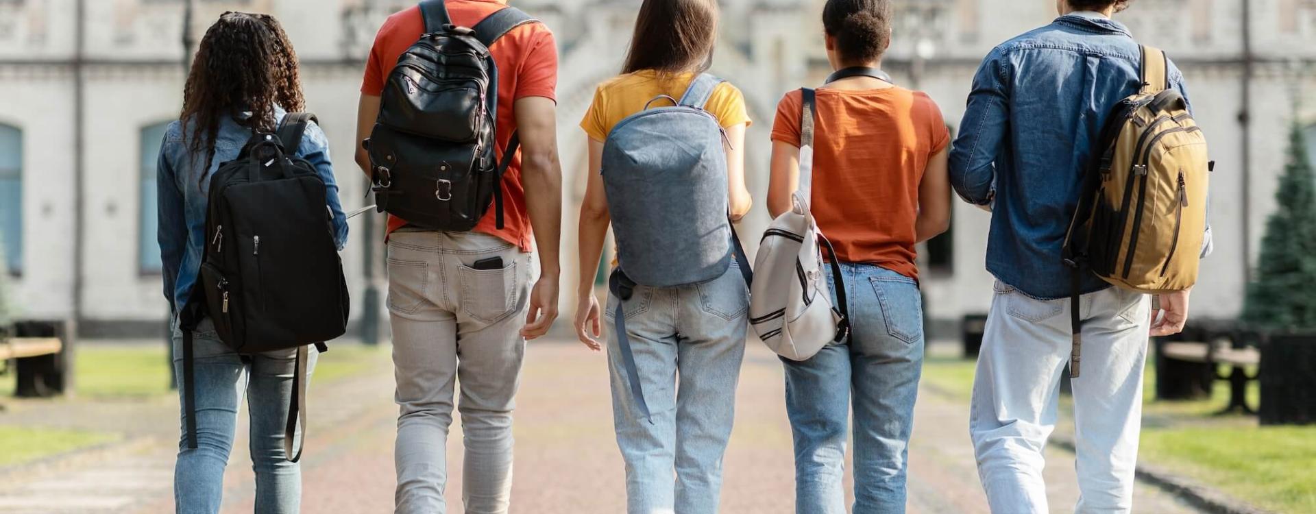 Étudiants(es)/></div>
                                                

  <div class=